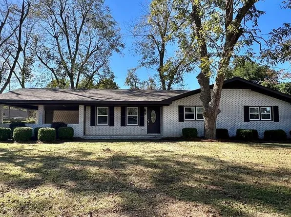 106 Van Deman Dr, Fitzgerald, GA 31750