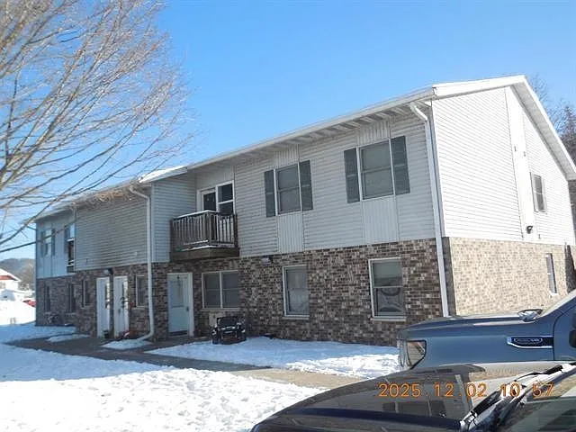 421 S Rebecca St — Photo 1