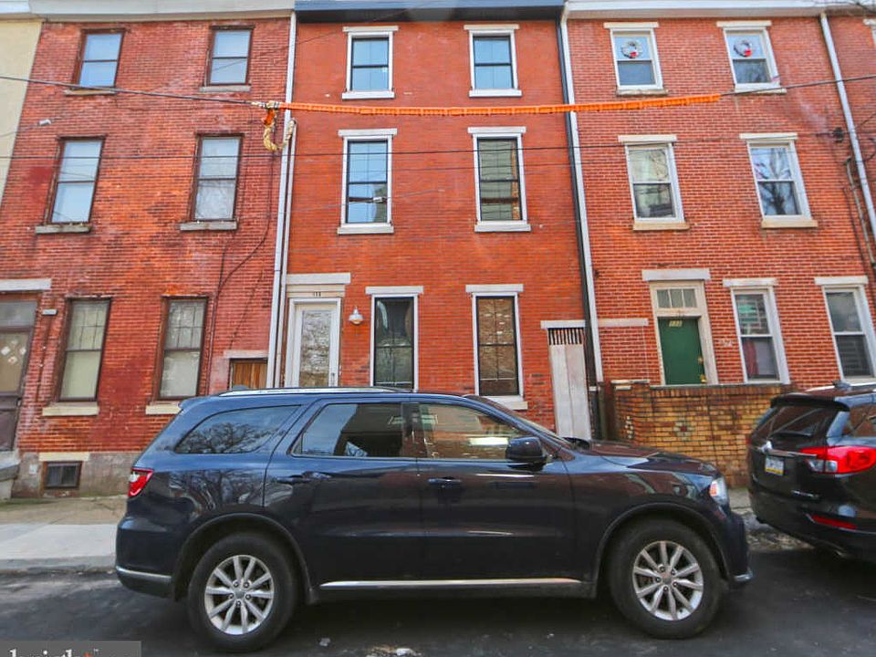 1st image of 130 W Laurel St #1