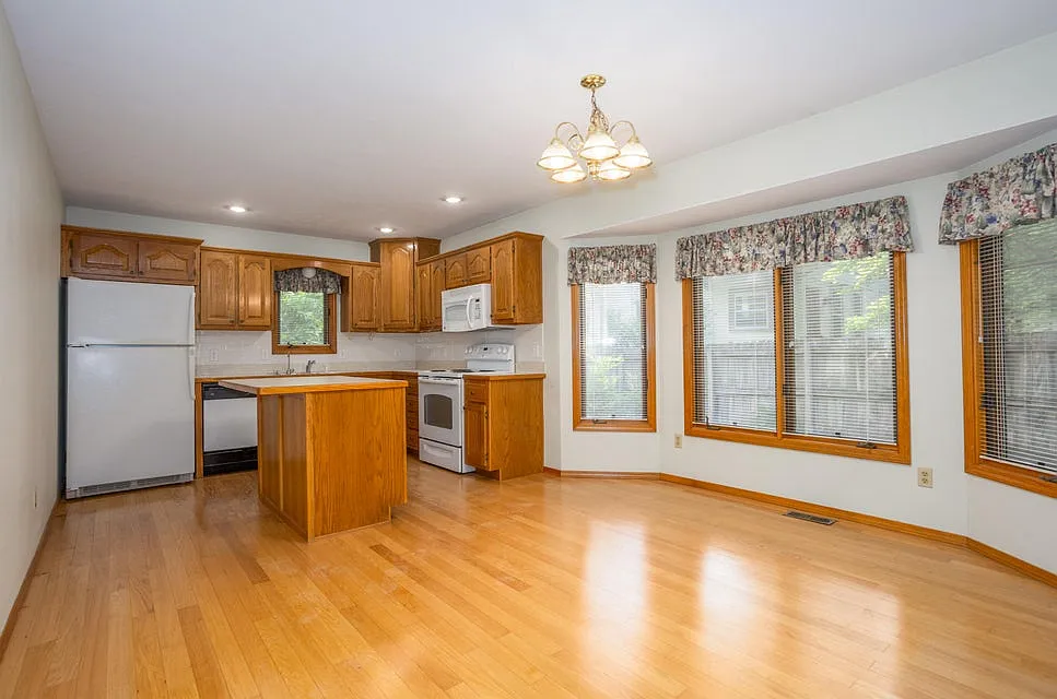 3 bed, 1462 sqft, $1,500 — Photo 4