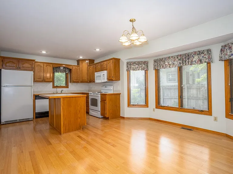 612 S Sparks Ave — Photo 2