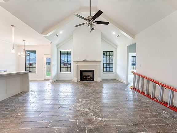 4th image of 721 Skylar St