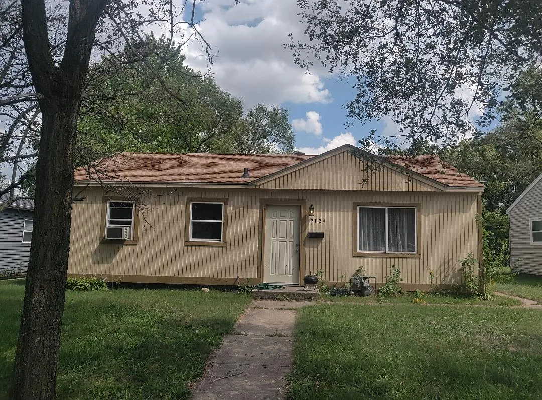 2124 Martha Ave — Photo 1