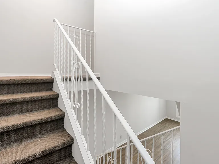 12 Colborne St E — Photo 11