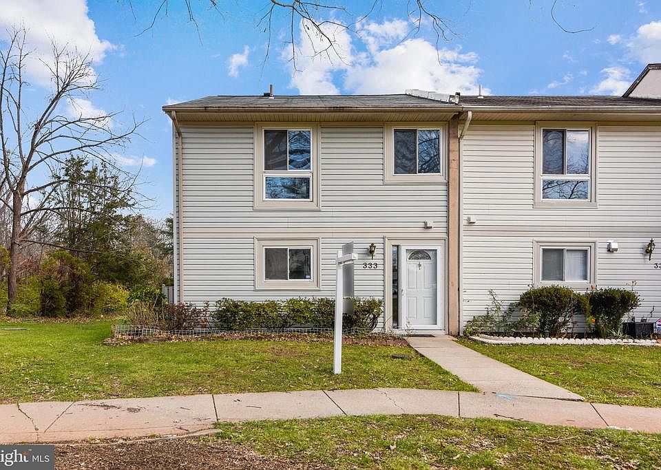End Unit townhome next to common area