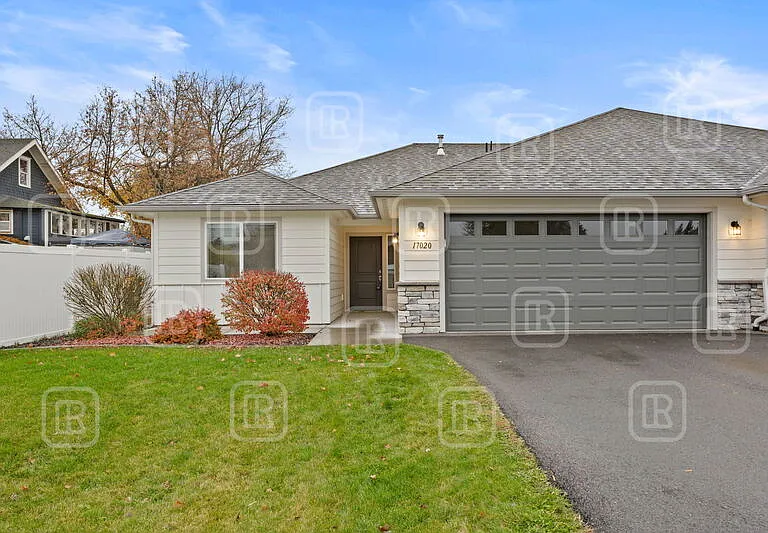 17020 E Knox Ln — Photo 4