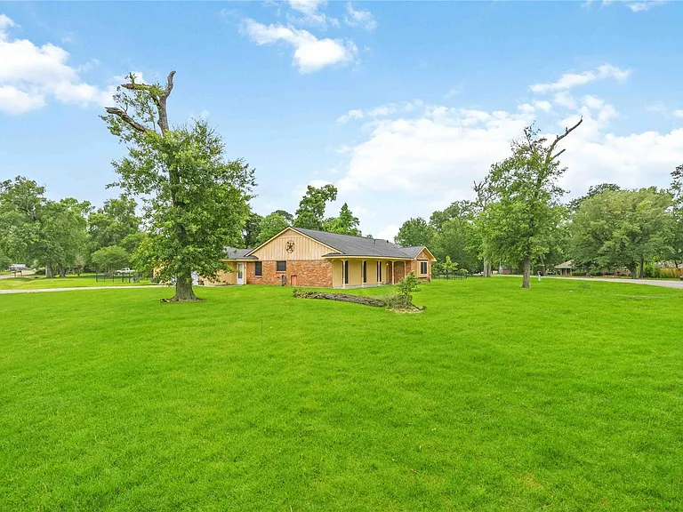 435 Rolling Wood Rd — Photo 2