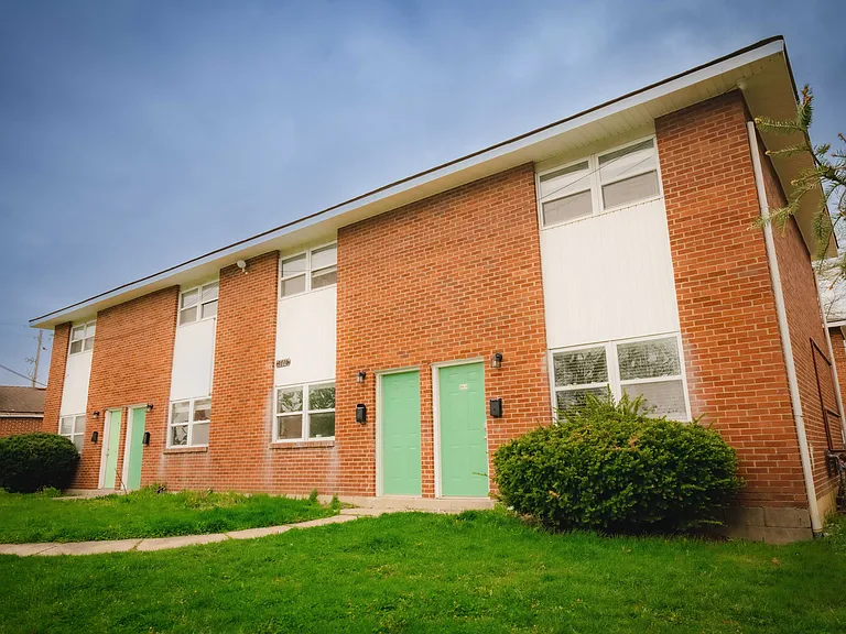 Crestwood Village Townhomes — Photo 27