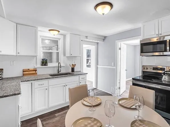 81 Arey St, Springfield, MA 01119