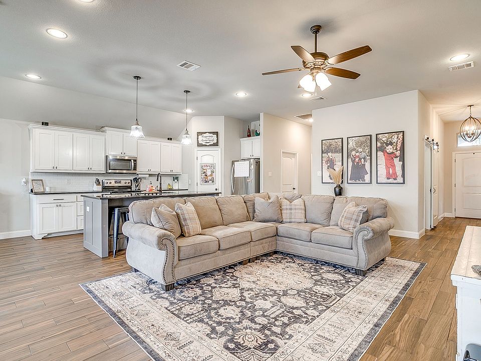 1st image of 210 Harp Ave