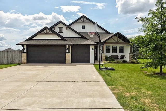 8430 Hidden Creek Dr