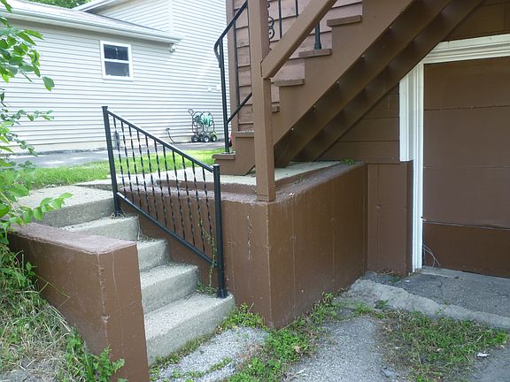 4th image of 1613 Grove Dr