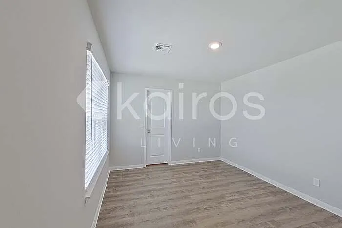712 Saint James Pl — Photo 20