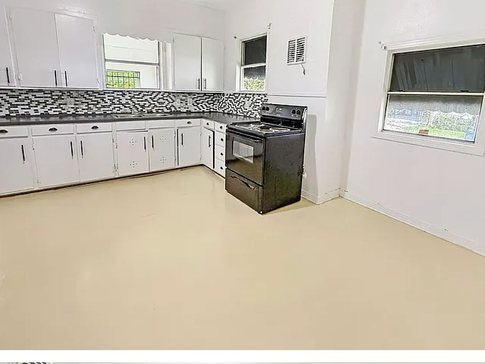 2nd image of 1500 Avenue C