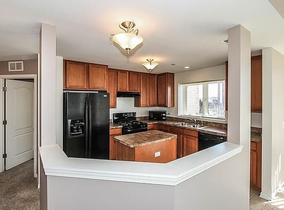 5th image of 855 E 22nd St APT 315