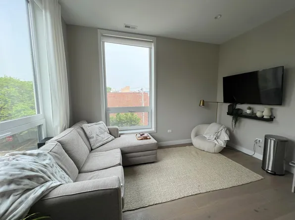 3757 N Sheffield Ave #2010, Chicago, IL 60613