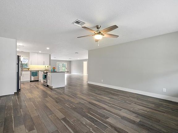 2nd image of 3018 Clemwood St