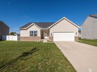 2015 Monohan Dr, Monroe, MI 48162
