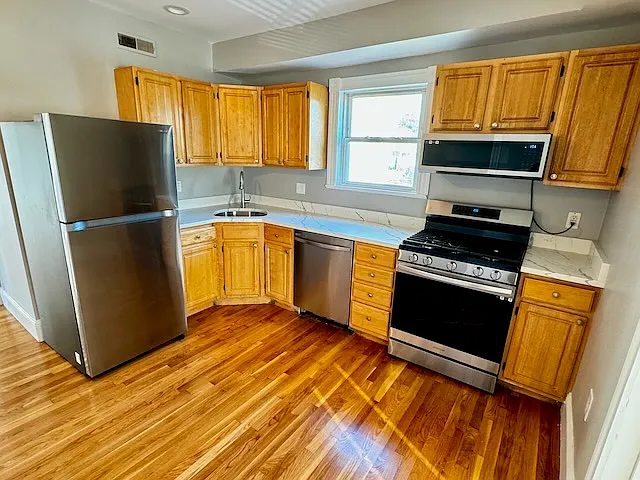 33 Adamson St #2A