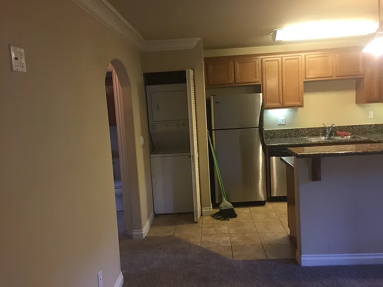 800 N Mollison Ave N #5 — Photo 4