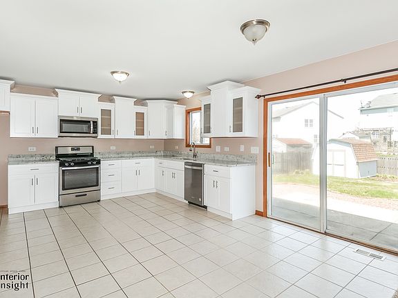 3rd image of 25425 Shannon Dr