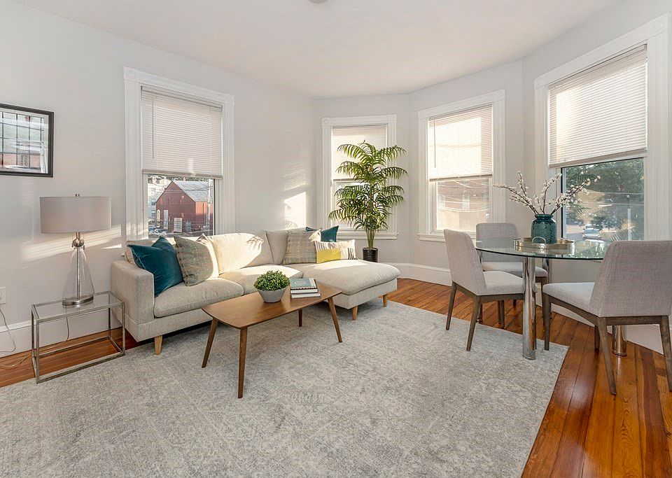 1st image of 172 Boylston St #3