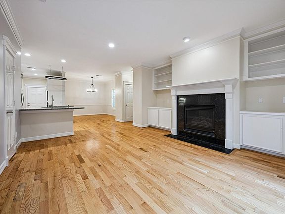 2nd image of 6012 Kirby Dr