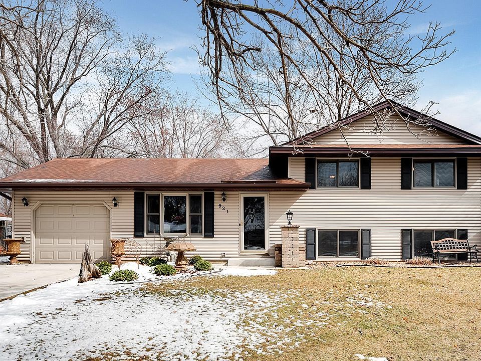 1st image of 921 Duchess Ln