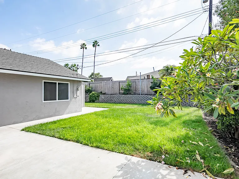 Paularino Ave — Photo 2