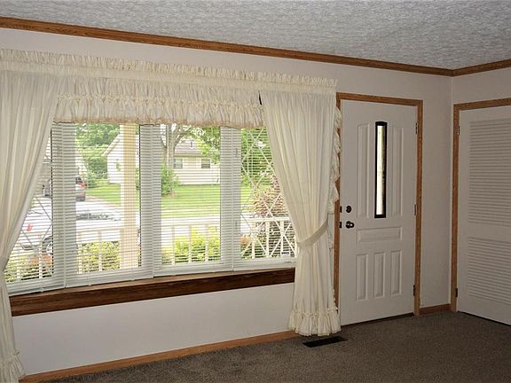 4th image of 7343 Warwick Ave