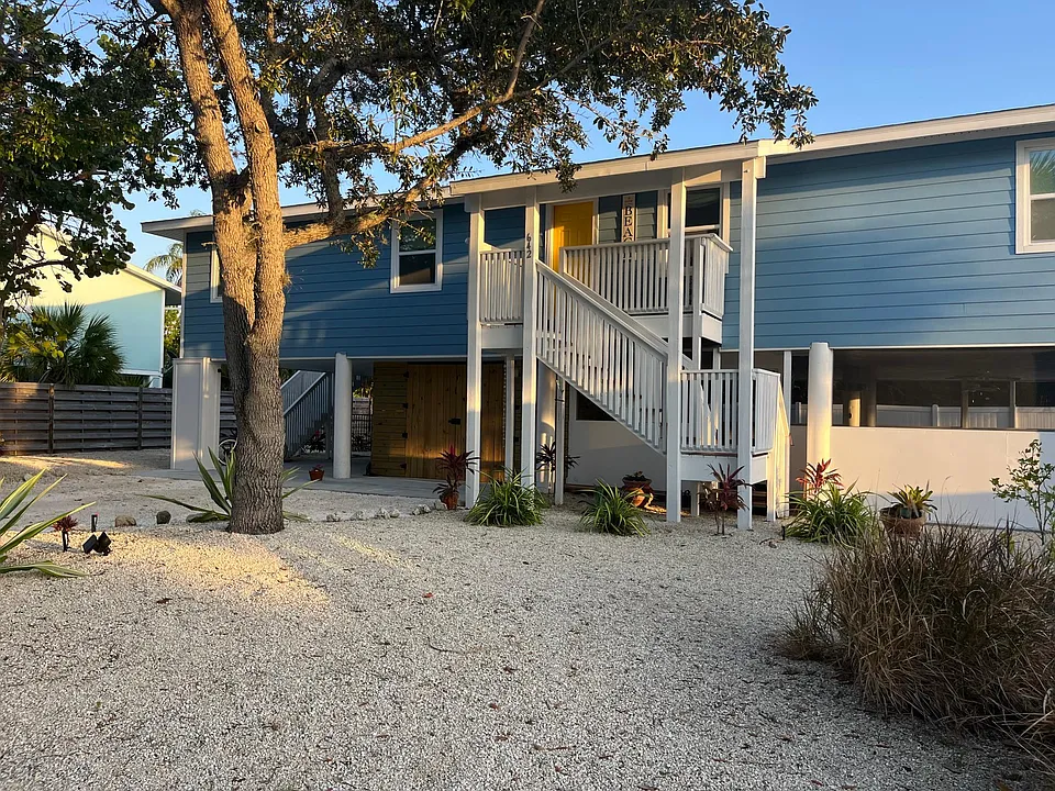 642 Companion Way