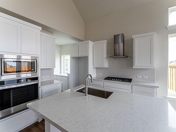 2nd image of 7904 Ashwood Ln