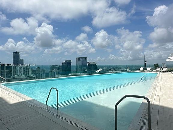 4th image of 300 Biscayne Boulevard Way #3509