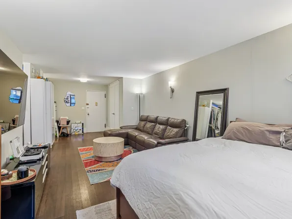 305 East 40th Street image 5 of 16