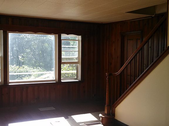 Living Room w Lake View