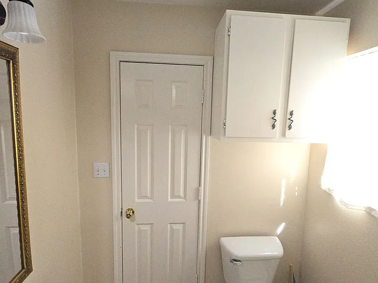 409 Commerce St — Photo 11