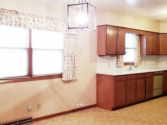 4th image of 141 Oakwood Pl