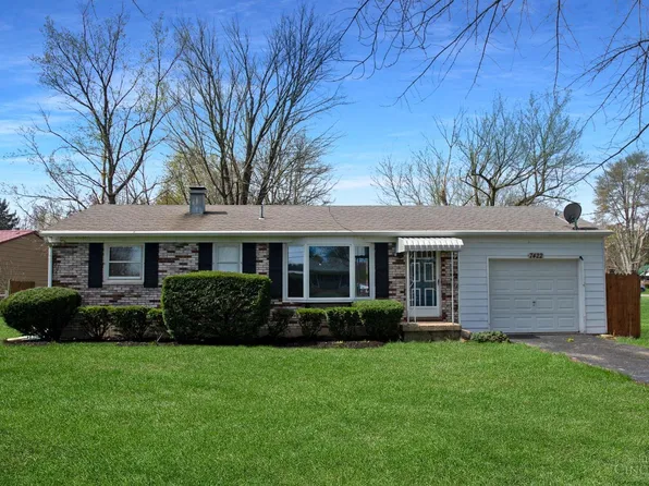 7422 Willow Dr, Blanchester, OH 45107