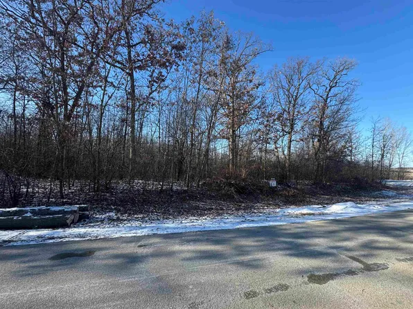 1911 Cottontail Dr, Oshkosh, WI 54904