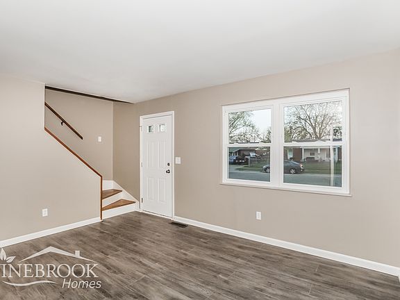 3rd image of 2088 Roosevelt Ave