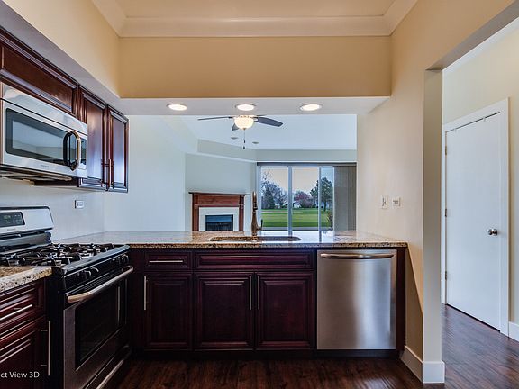 4th image of 1475 Golfview Dr