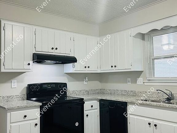 3rd image of 3260 Briarwood Dr