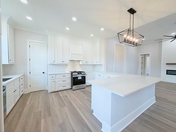 5th image of 135 Godchaux Drive