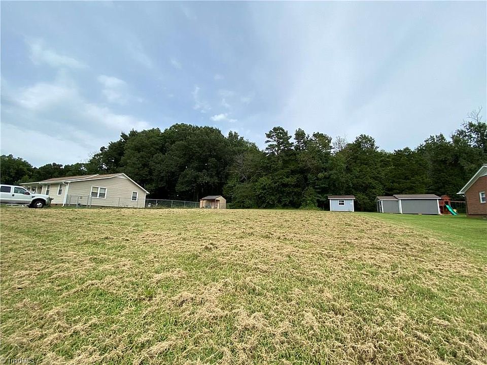 2nd image of 426 Bremen Garden Dr