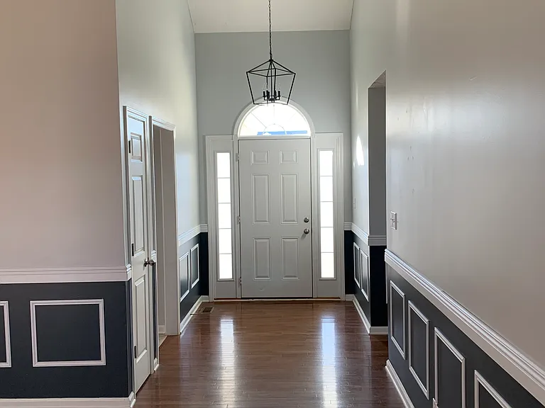 1617 Broad Cir — Photo 2