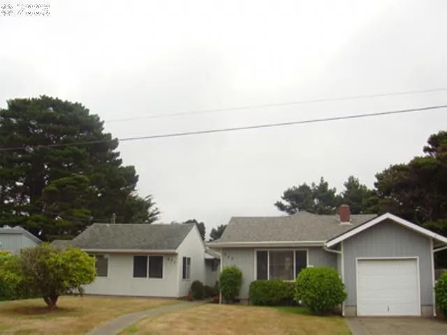 685 Harrison Ave SW photo 1