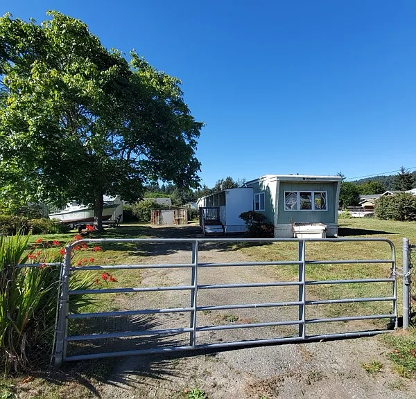 2440 Dodane Ave — Photo 4