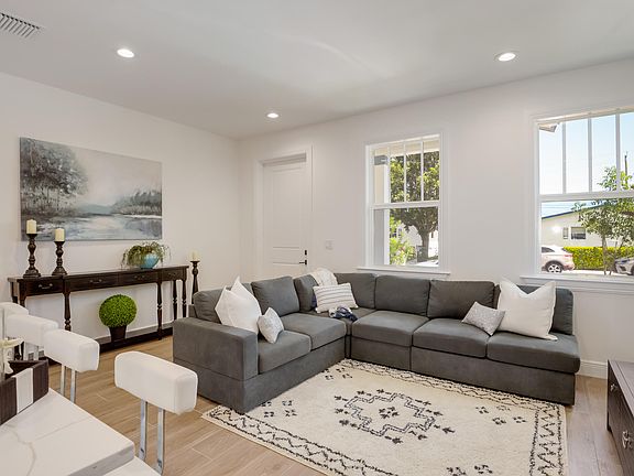3rd image of 429 S F Street