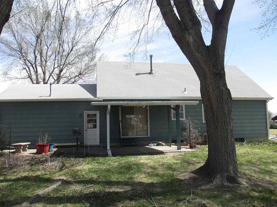 2nd image of 827 Highland Dr