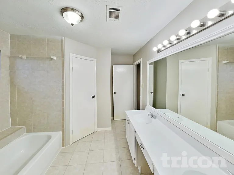 8111 Silver Fir Dr — Photo 11